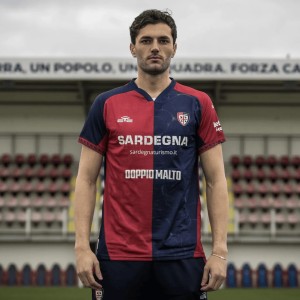 九游官网入口-官方：卡利亚里租借科莫后卫多塞纳，租期至本赛季结束